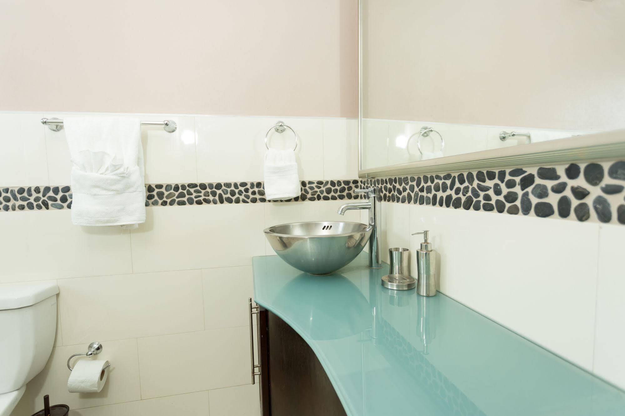 New Kingston Ca Guest Apartment VI Екстериор снимка